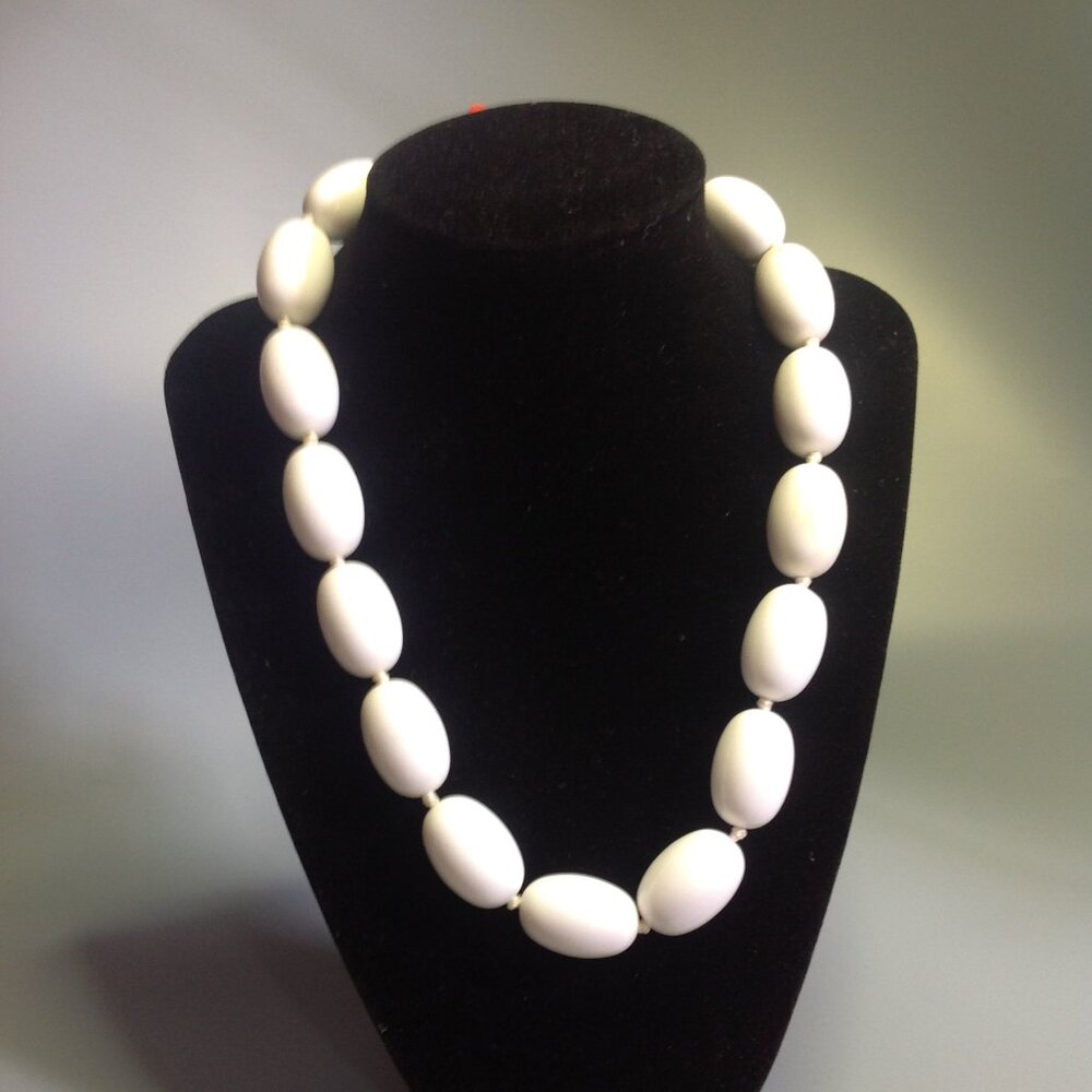 KJL Kenneth J Lane Necklace Bold Chunky White Knotted Beads w Faux Coral Closure